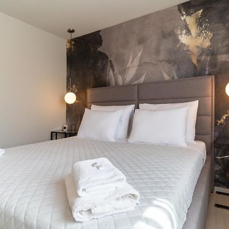 Prestige Studio Apartment ロヴィニ エクステリア 写真