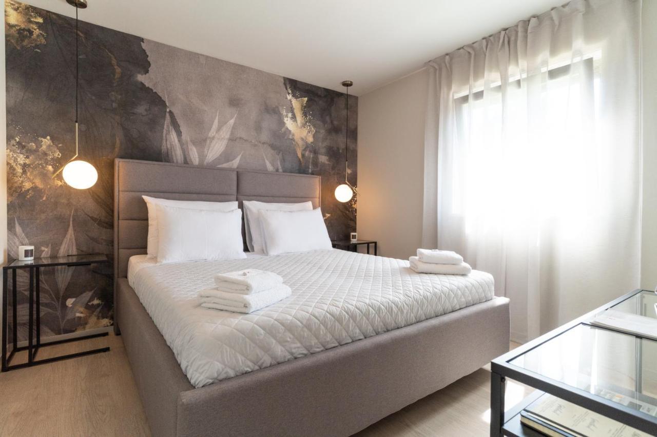 Prestige Studio Apartment ロヴィニ エクステリア 写真