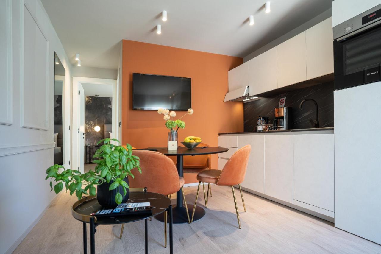 Prestige Studio Apartment ロヴィニ エクステリア 写真