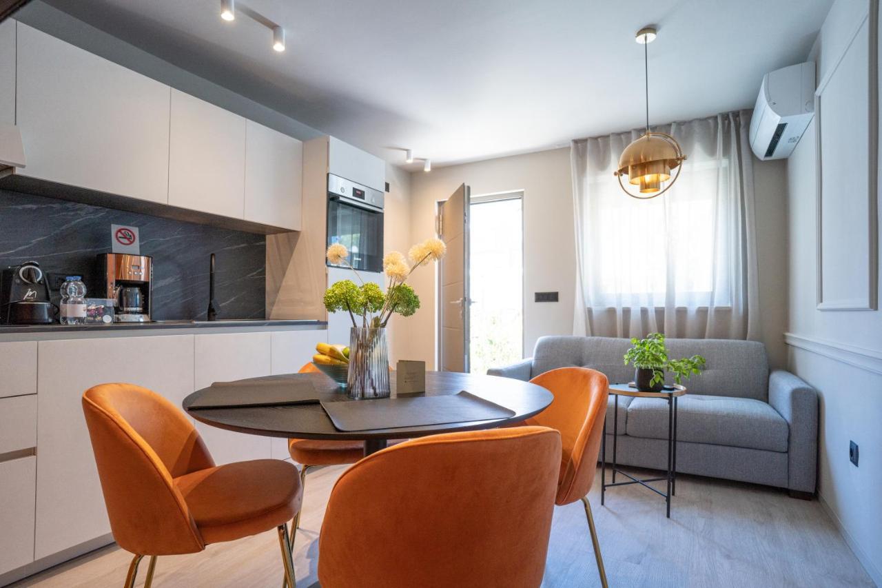 Prestige Studio Apartment ロヴィニ エクステリア 写真